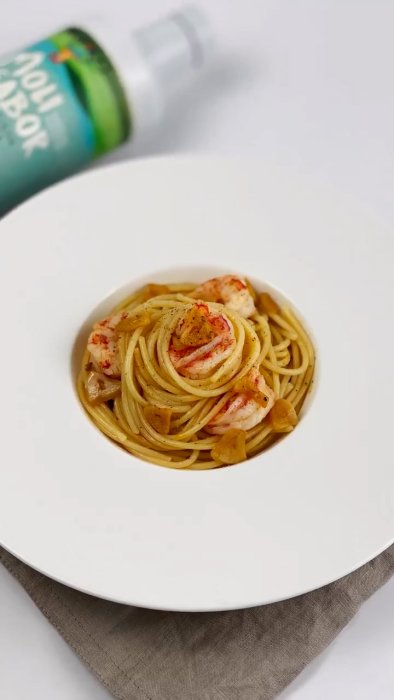 Espaguetis con gambones al ajillo