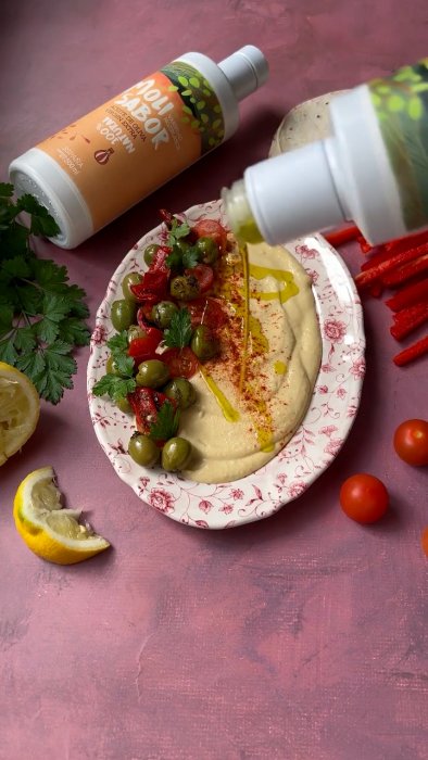 HUMMUS con aceitunas y tomates cherrys