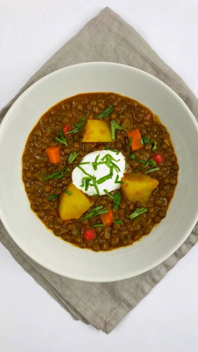 LENTEJAS AL CURRY CON LECHE DE COCO Y YOGURT GRIEGO