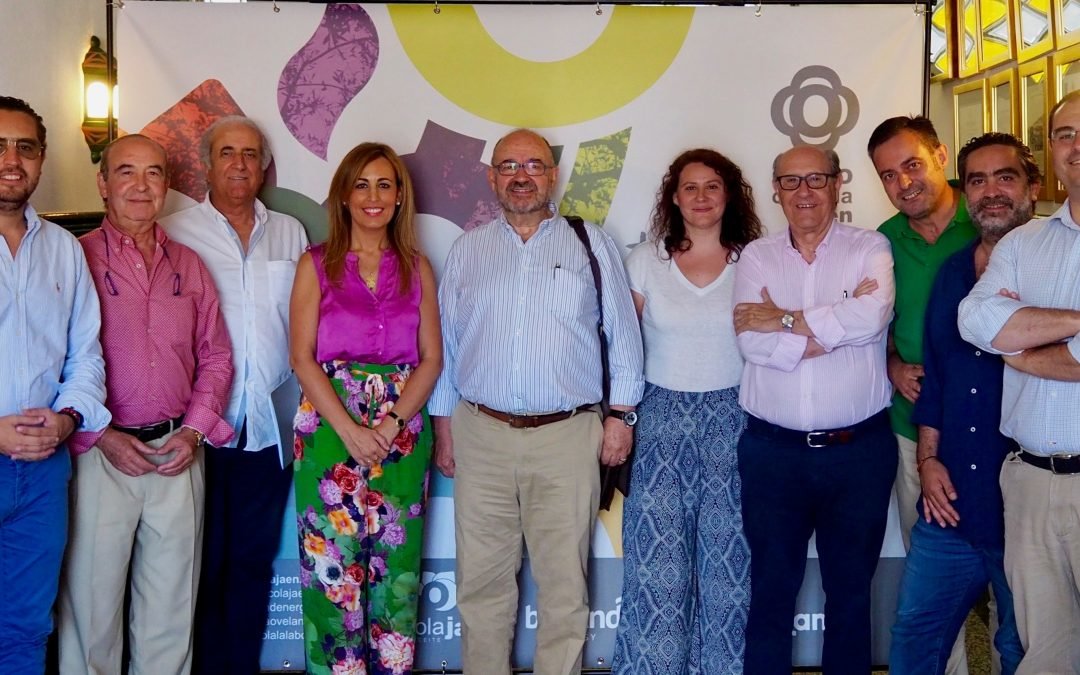 MIEMBROS DEL DEPARTAMENTO DE PATOLOGÍA DE LA ETSIAM PARTICIPAN EN EL ENSAYO DE UNA EXPLOTACIÓN PILOTO DE OLIVAR RESISTENTE AL VERTICILIUM EN EL TÉRMINO DE BAEZA.